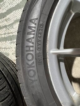 245/45 R17 LETNÍ MERCEDES BENZ YOKOHAMA BLUEARTH GT AE51 - 5