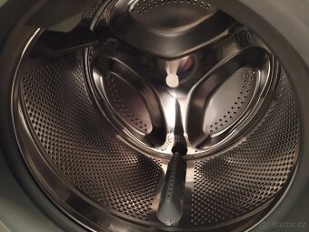 Prodám předem plněnou pračku Whirlpool na 9 kg prádla. - 5