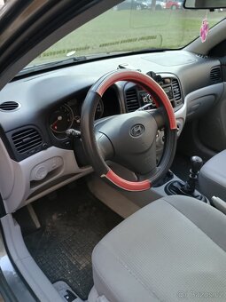Hyundai Accent - 5