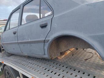 Škoda 120M karoserie - 5