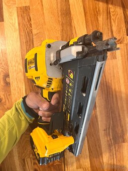 Hřebíkovačka DeWALT pro hřebíky 32 ~ 90 mm - 5