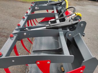 Lopata s přídavným drapákem - přidržovačem - 5