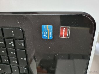 Prodám notebook HP Pavilon G7, nefunkční monitor a prasklý k - 5