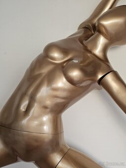 Originální zlatá figurína v jógové pozici - 5