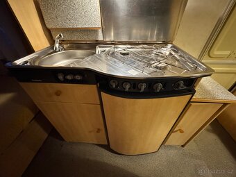 Karavan Dethleffs /4 místa / 1300Kg/ markýza/ nosič/ - 5