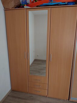 1 velká šatní skříň, 1 menší šatní skříň - 5