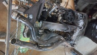 Kia k 2500 hlava motoru a díly motoru. - 5