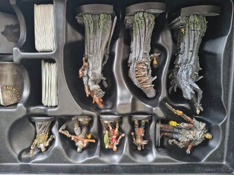 Prodám deskovou hru Tainted Grail - 5