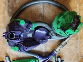 Vysavač Dyson DC08 - 5