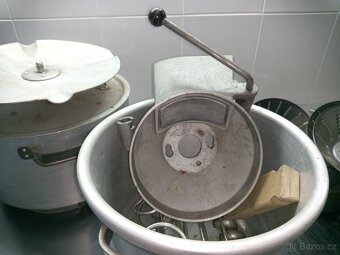 Kuchyňský robot M051 - 5