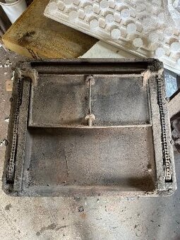 ŽELEZNÁ DVÍŘKA PECE - 5