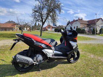 Aprilia SR MAX 125 - 5