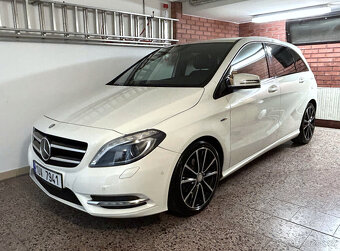 Mercedes - Benz B 180, Edition Black & White, atraktivní vůz - 5