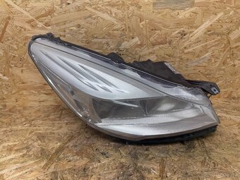 PRAVÉ PŘEDNÍ HALOGENOVÉ SVĚTLO FORD KUGA MK2 90014884 - 5