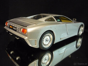 Bugatti EB110 stříbrné Bburago 1/18 - 5