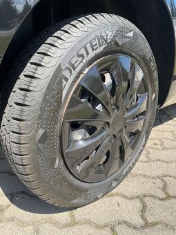 Škoda Fabia 1,2 56 tis km 1.majitel 2015 spotřeba 5 litru - 5