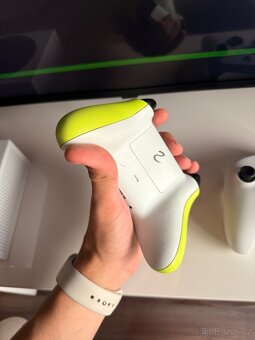 Prodám Xbox Series S + 2 ovladače - 5
