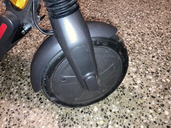 Elektrická koloběžka Ninebot by Segway E25E - 5