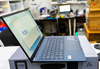 Nový ASUS Zenbook UX3405 3K OLED Core Ultra 7 155U - 5
