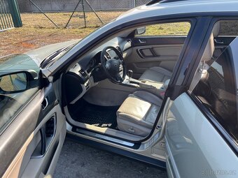 Prodám Subaru Outback 3.0 - 5