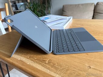 Logitech Combo Touch pro iPad Air 11" (M2/5.gen) – nový - 5
