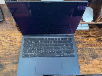 Macbook Air 13" 16GB RAM, 256GB SSD - 5