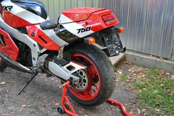 Kawasaki ZXR 750H2 - 5