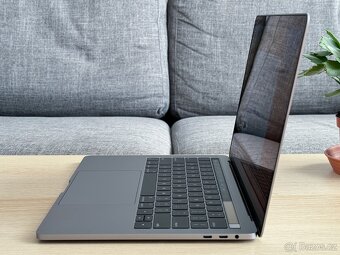 JAKO NOVÝ Apple MacBook Pro 13" - 8GB RAM / 512GB SSD - 5