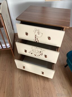 Detska postylka s komodou a prebalovacim pultem - 5