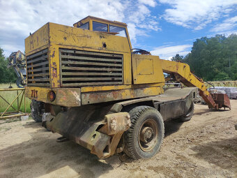 Kolový bagr DH 113 - 5