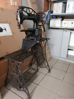 Prodám obuvnický šicí stroj SINGER. - 5