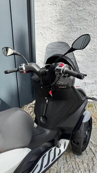 Piaggio MP3 HPE 300 Sport, koupeno jako nové v ČR - 5