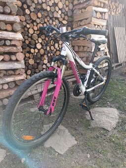 Dívčí kolo Autor - 5