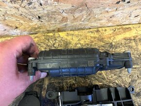 LEVÁ PŘEDNÍ KLIKA S MECHANISMEM A ZÁMKEM KEYLESS BMW F11/F10 - 5