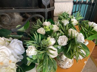 Svatební výzdoba: 9 váziček s květinami na stoly + 1 velká - 5