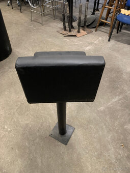 Barová židle černá s uchycením do země - použitá - 5