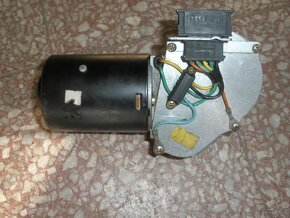 MOTOREK PŘEDNÍCH STĚRAČŮ ŠKODA FELICIE - 5
