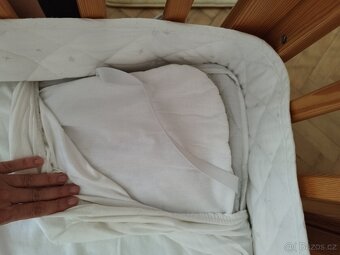 Postýlka z masivu včetně matrace (vlastní doprava) - 5