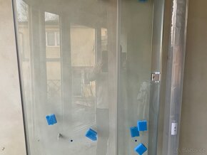 Skleněné PRAVÉ koupelnové dveře. - 5