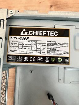 Prodám PC skříň Chieftec + zdroj - 5