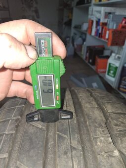 Prodám gumy 235/45 18 - 5