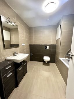 Pronájem novostavby 1kk s vlastním parkováním v přímém centr - 5