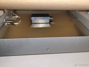 Pragotron hodiny plechové 34 x 34 cm uloženka - 5