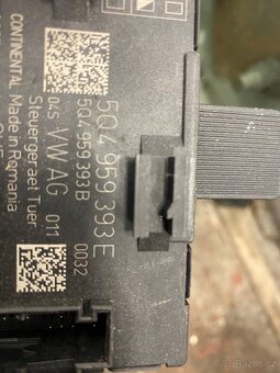 Škoda Superb III levé přední okno, zámek motor - 5