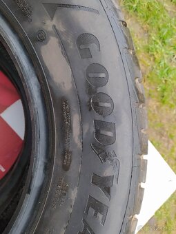 Pneu Goodyear ultra grip 215/70 R16 - 5