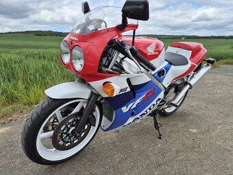 Honda VFR 400 NC30 - 5