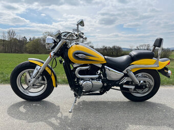 Suzuki VZ 800 Marauder - 5