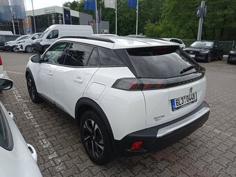 Prodám Peugeot 2008 1,2 r. v. 6/2021, benzín, manual - 5