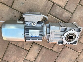 Pohon vrat– Motor s převodovkou - 5