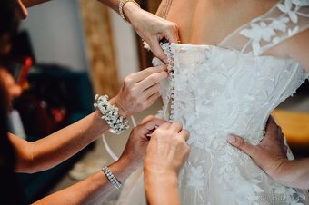 Nádherné svatební šaty - 5